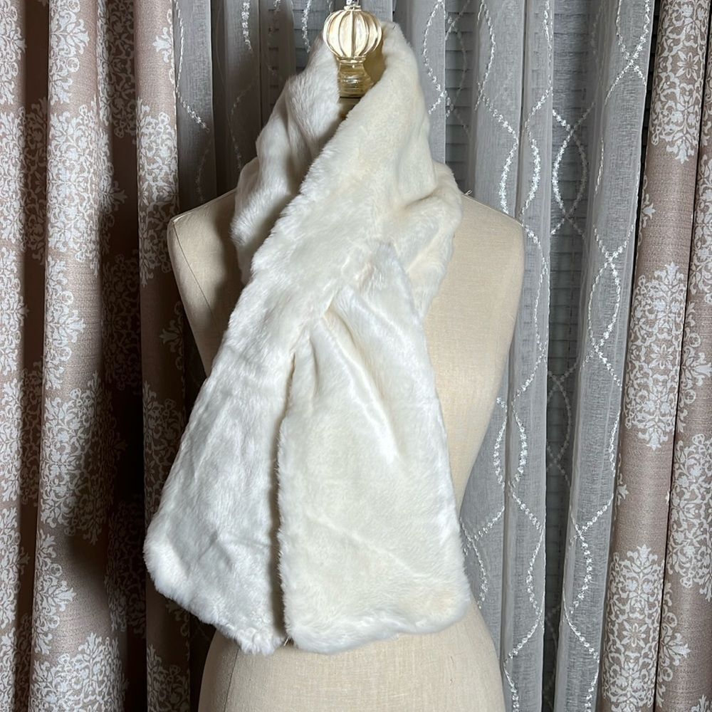 Old Navy  faux fur scarf.
